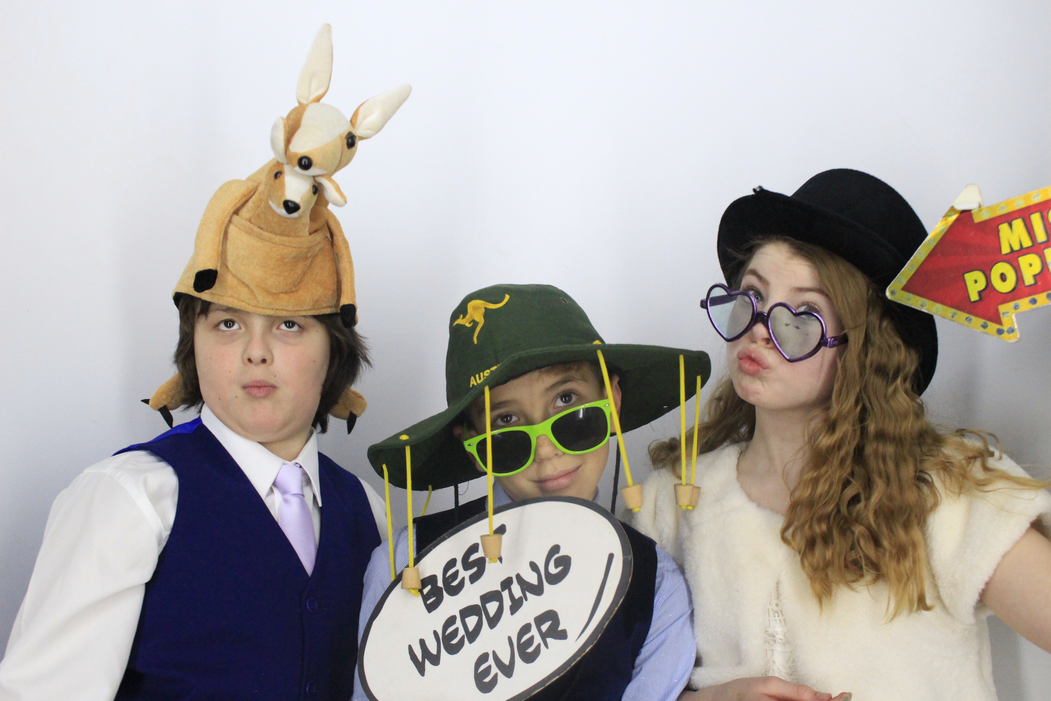 Simon & Muna  | View more photos from the event at gallery.myphotoboothexperience.co.uk/u/MyPhotoBoothExperienceLtd/Simon-Muna